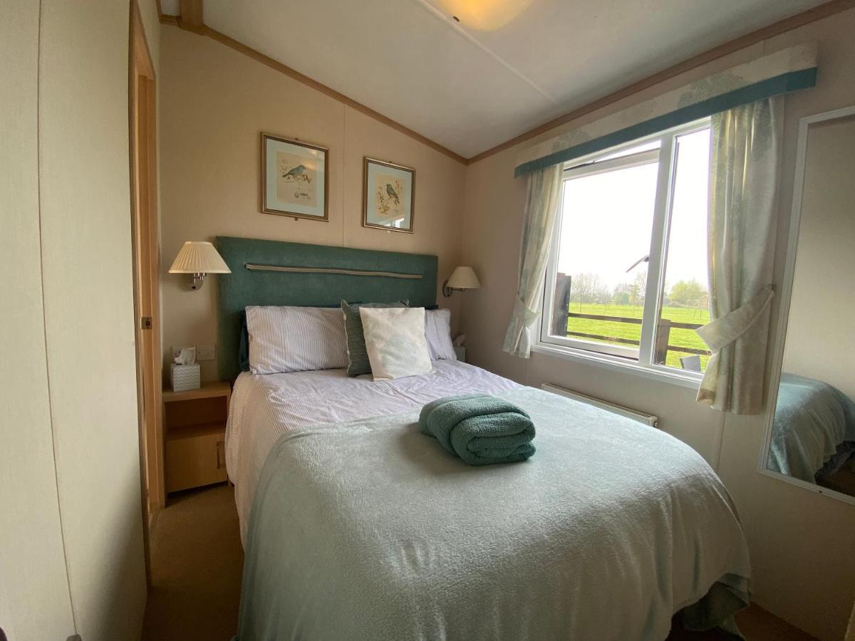 מלקשאם Rew Farm Country And Equestrian Accommodation - Sunset Lodge מראה חיצוני תמונה