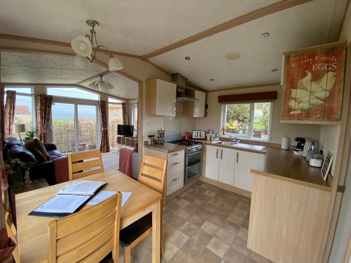מלקשאם Rew Farm Country And Equestrian Accommodation - Sunset Lodge מראה חיצוני תמונה